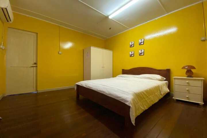Room 13 of 23