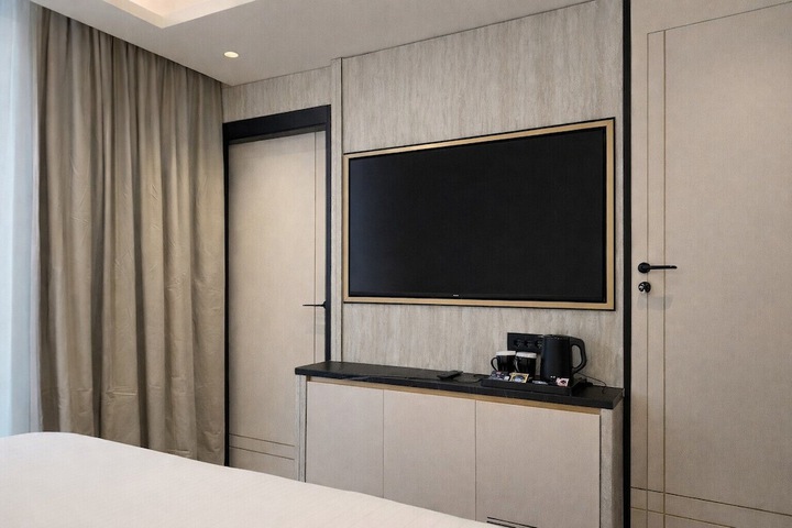 Room 42 of 85