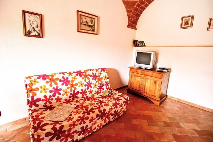 Room 53 of 186