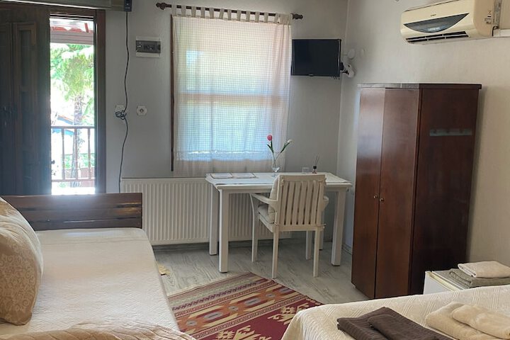 Room 5 of 113