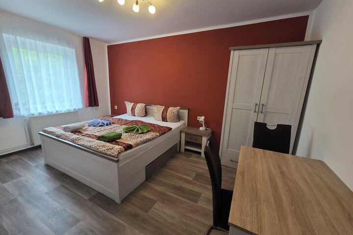 Room 5 of 16