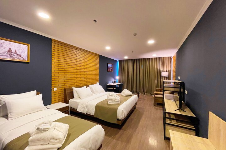 Room 41 of 240