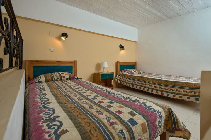 Room 4 of 40