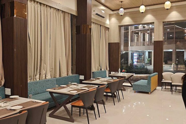 Dining 44 of 60