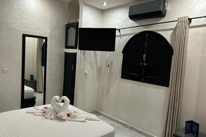 Room 6 of 26