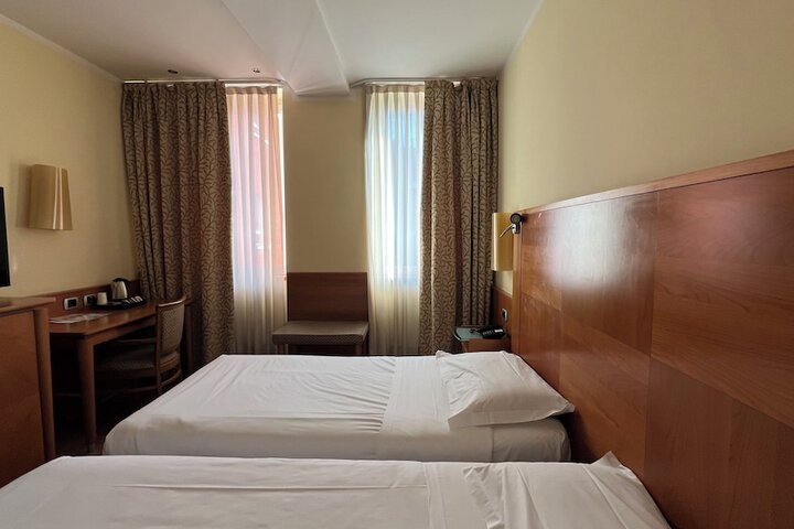 Room 98 of 233