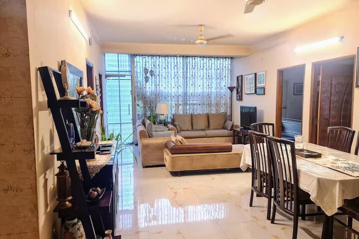 Room 4 of 6