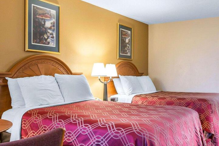 2 Double Beds (3 of 6)