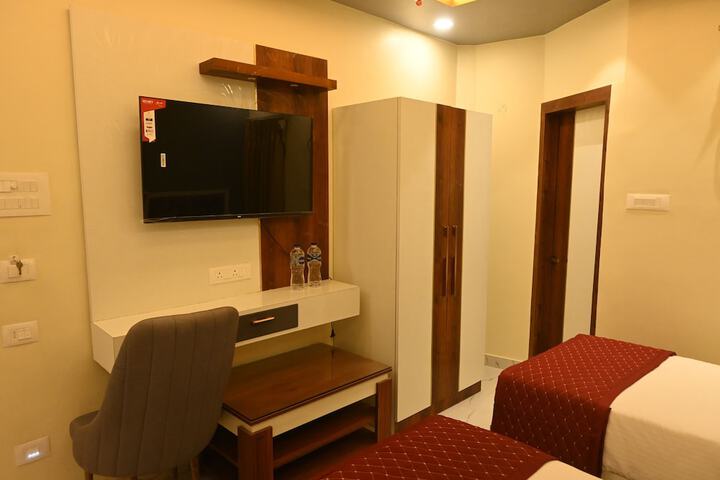 Room 25 of 40