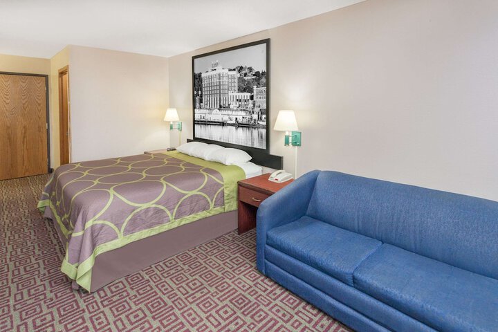1 King Bed (3 of 13)
