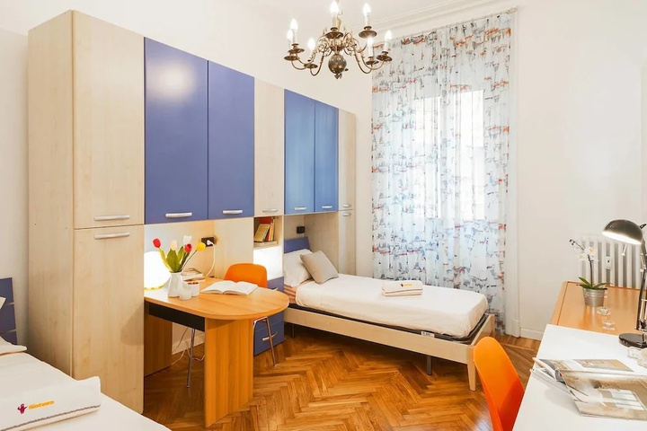 Room 6 of 18