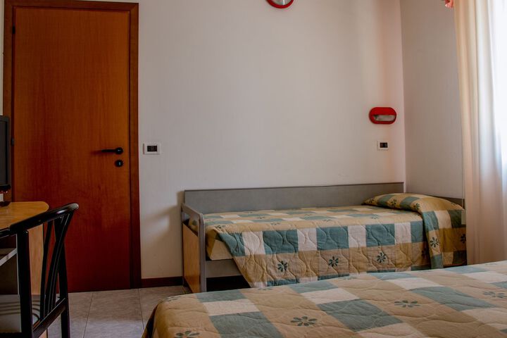 Room 7 of 48