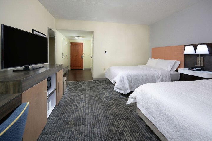 2 Queen Beds (7 of 11)
