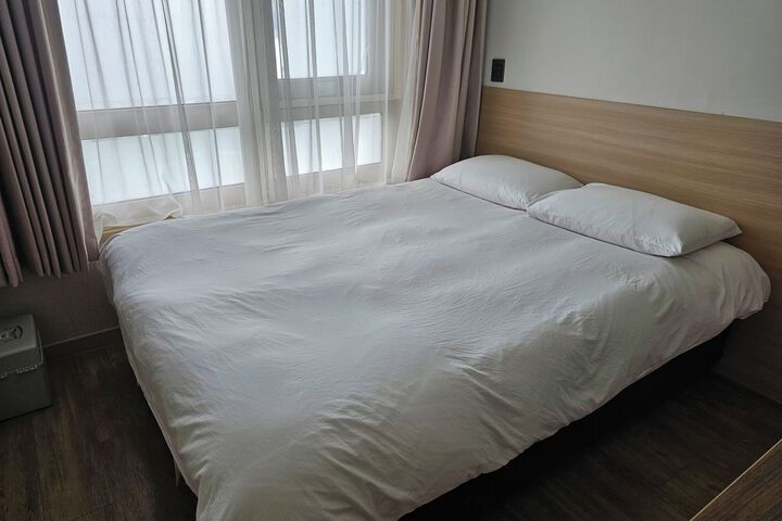 Room 6 of 10