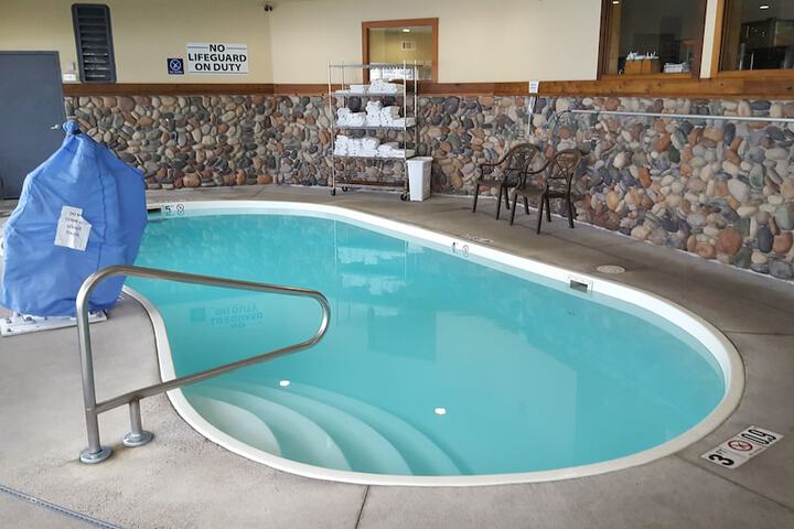 Pool 32 of 41