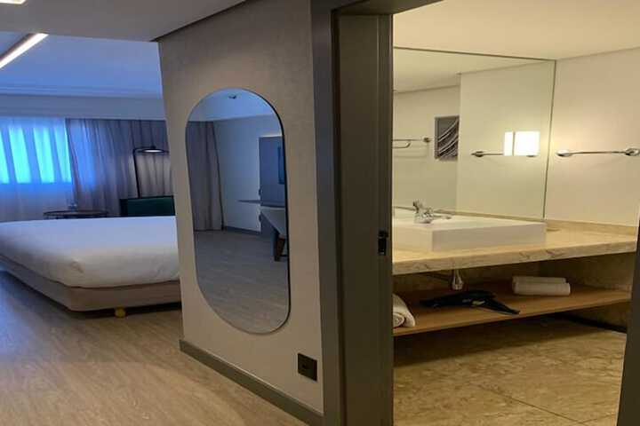 Room 17 of 86