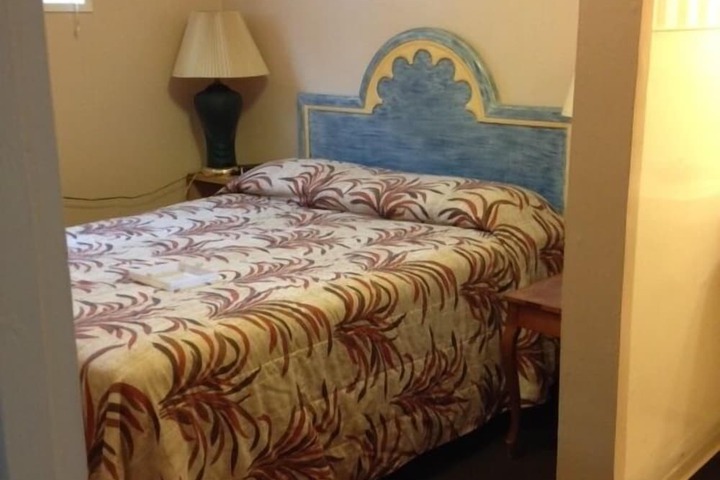 Room 9 of 17