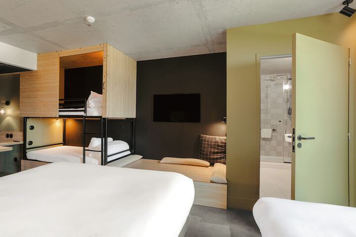 Room 32 of 118