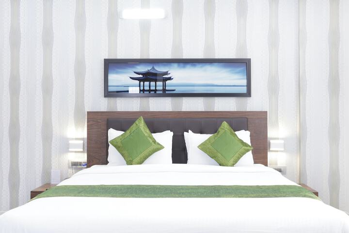 Room 14 of 63