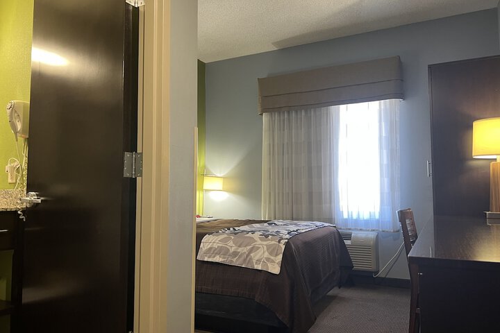 Room 25 of 64