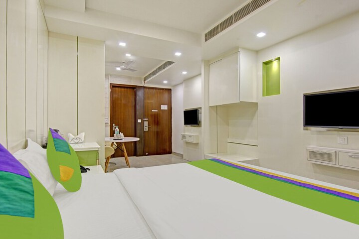 Room 19 of 38