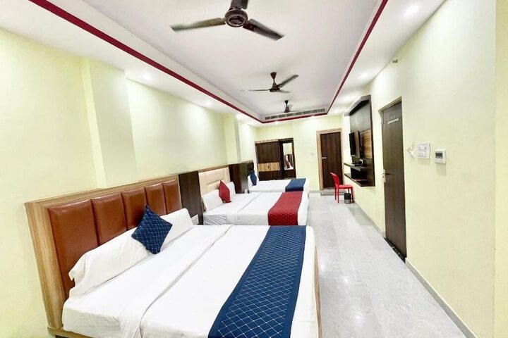Hotel LV Palace - near Ghats & Temples