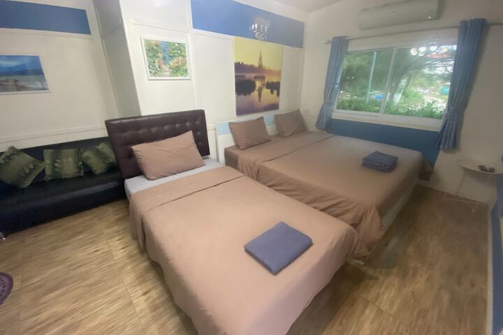 Room 106 of 195