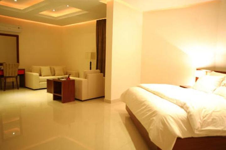 Room 2 of 7
