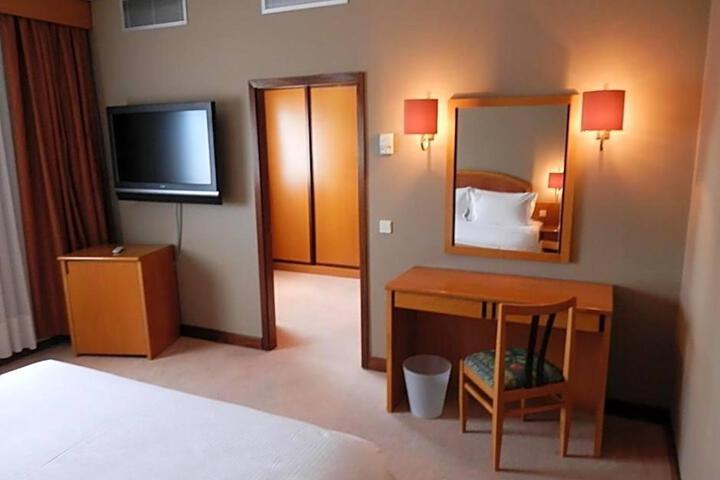 Room 2 of 3