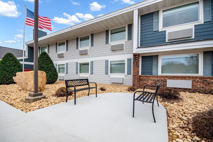 Hotel Exterior 50 of 52