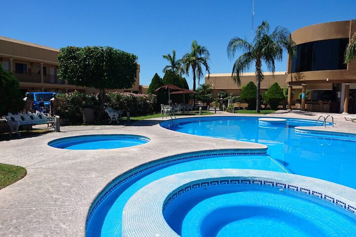 Pool Hotel