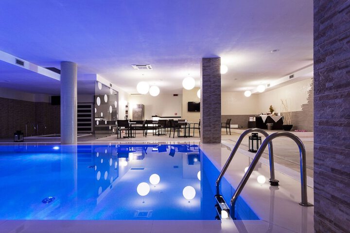 Pool 47 of 96