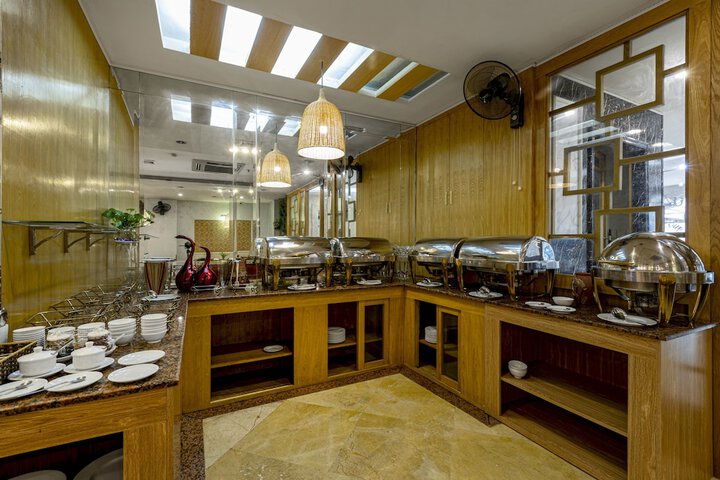 Dining 66 of 83