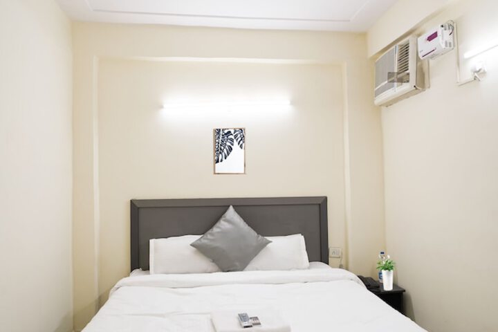 Room 13 of 32