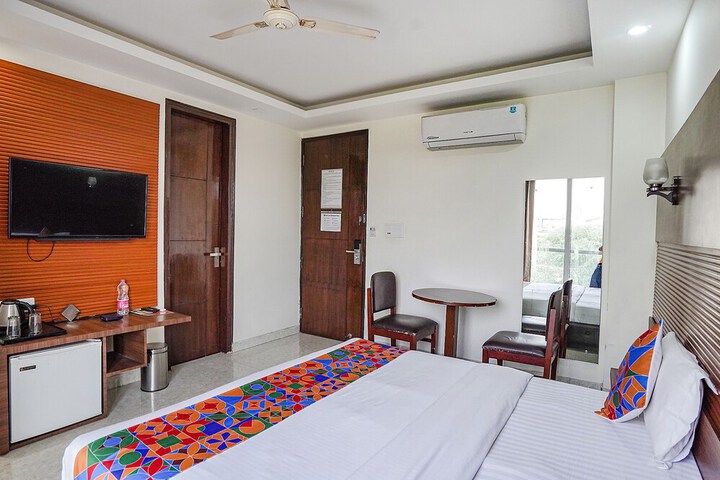Room 14 of 38