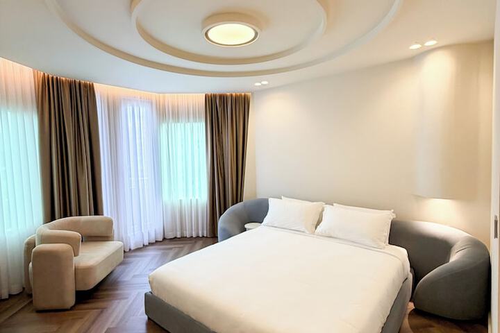 Room 10 of 104