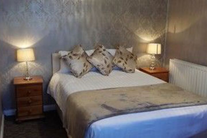 Room 8 of 33