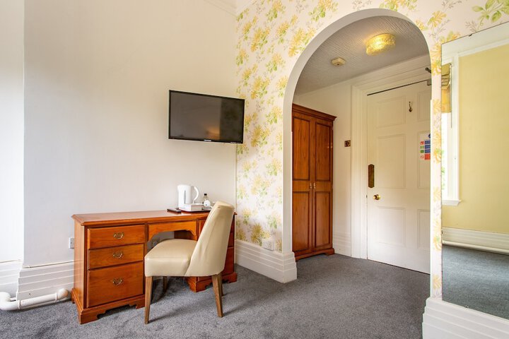 Room 7 of 152