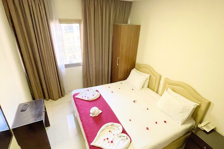 Room 3 of 40