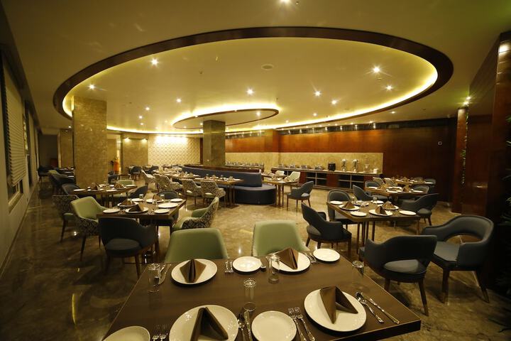 Dining 28 of 54