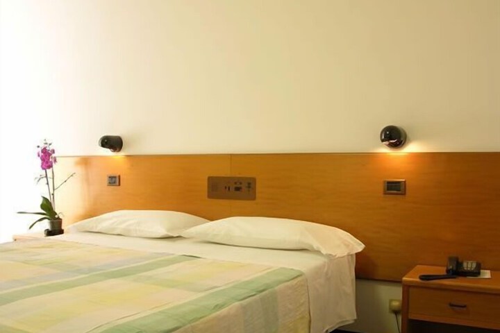 Room 16 of 49