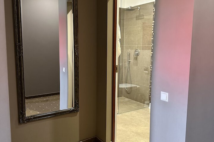 Room 17 of 25