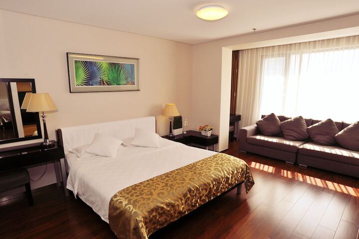 Room 8 of 36