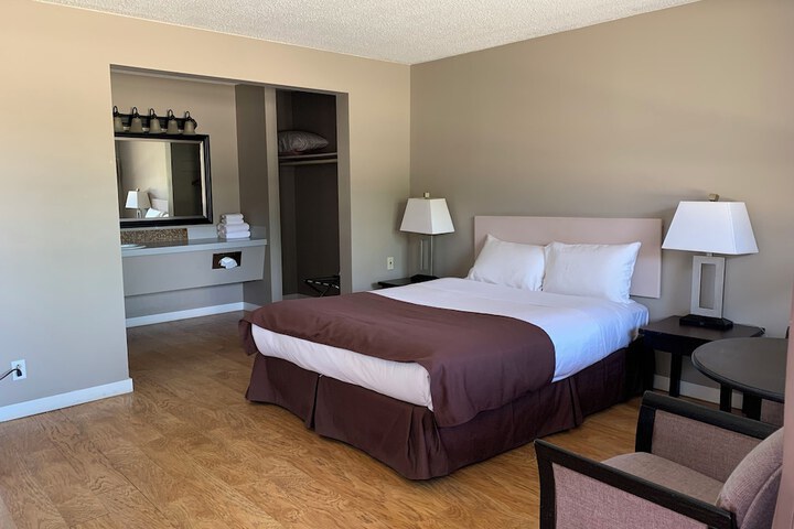 Room 15 of 38