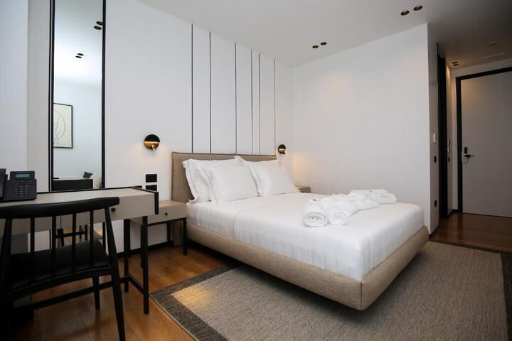 Room 18 of 108