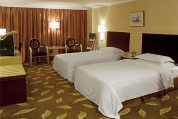 Room 8 of 16