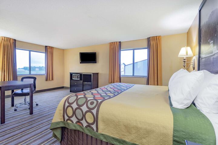 1 King Bed (1 of 12)