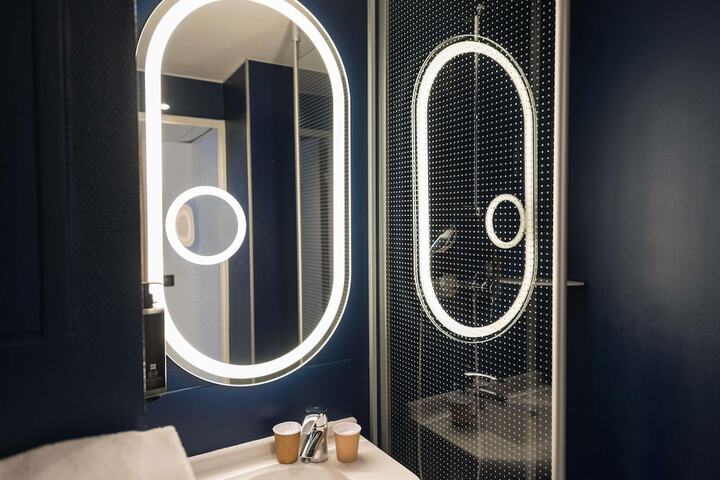 Room 10 of 31