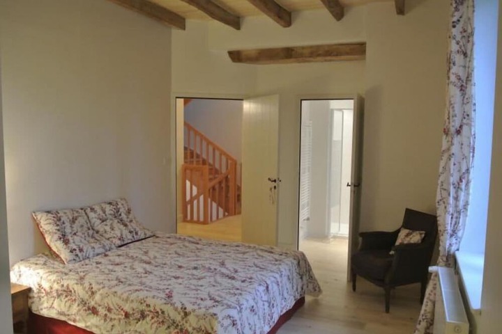 Room 2 of 3