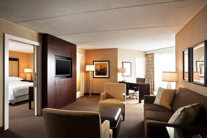 1 King Bed Accessible Corner (4 of 7)